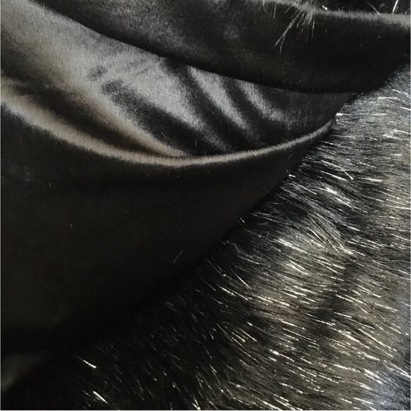 Tahari Black Faux Fur Throw Blanket Silver TInsel Luxury Halloween Decor NEW - Picture 4 of 6